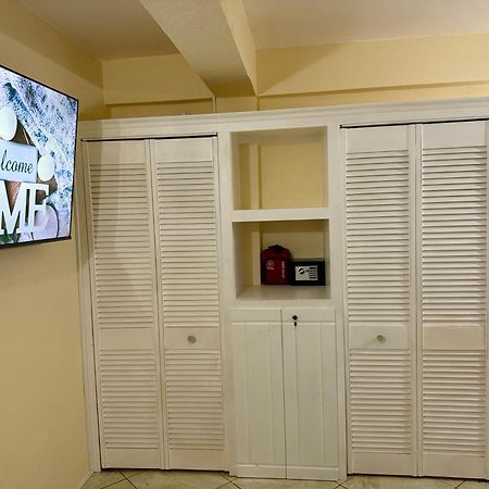 Castle Berry Apartments Kingstown Exterior photo